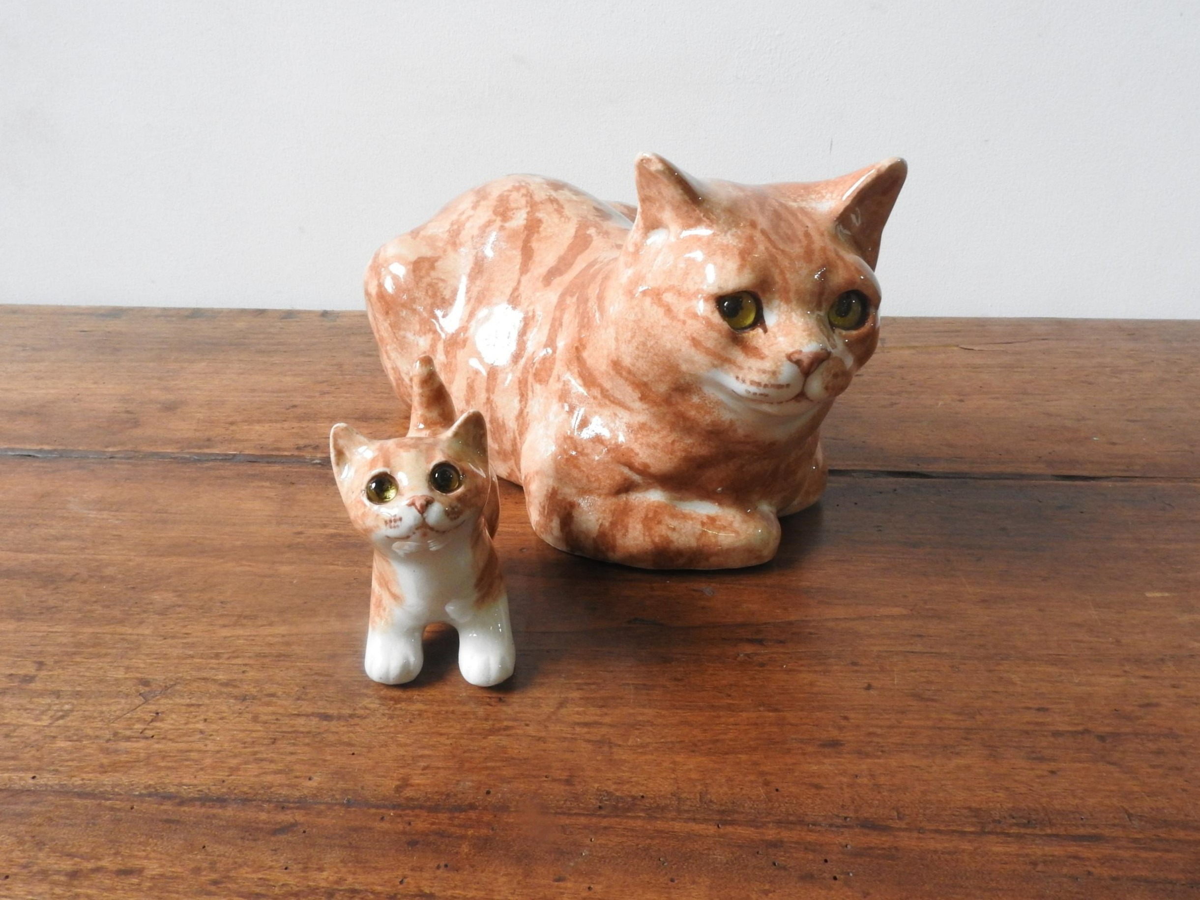 A WINSTANLEY POTTERY GINGER CAT FIGURE AND KITTEN FIGURE, the base signed with