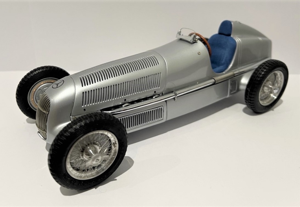 CMC MERCEDES BENZ 1934 W25 1:18 Mercedes-Benz participated in the 1935 GP Season with an even more