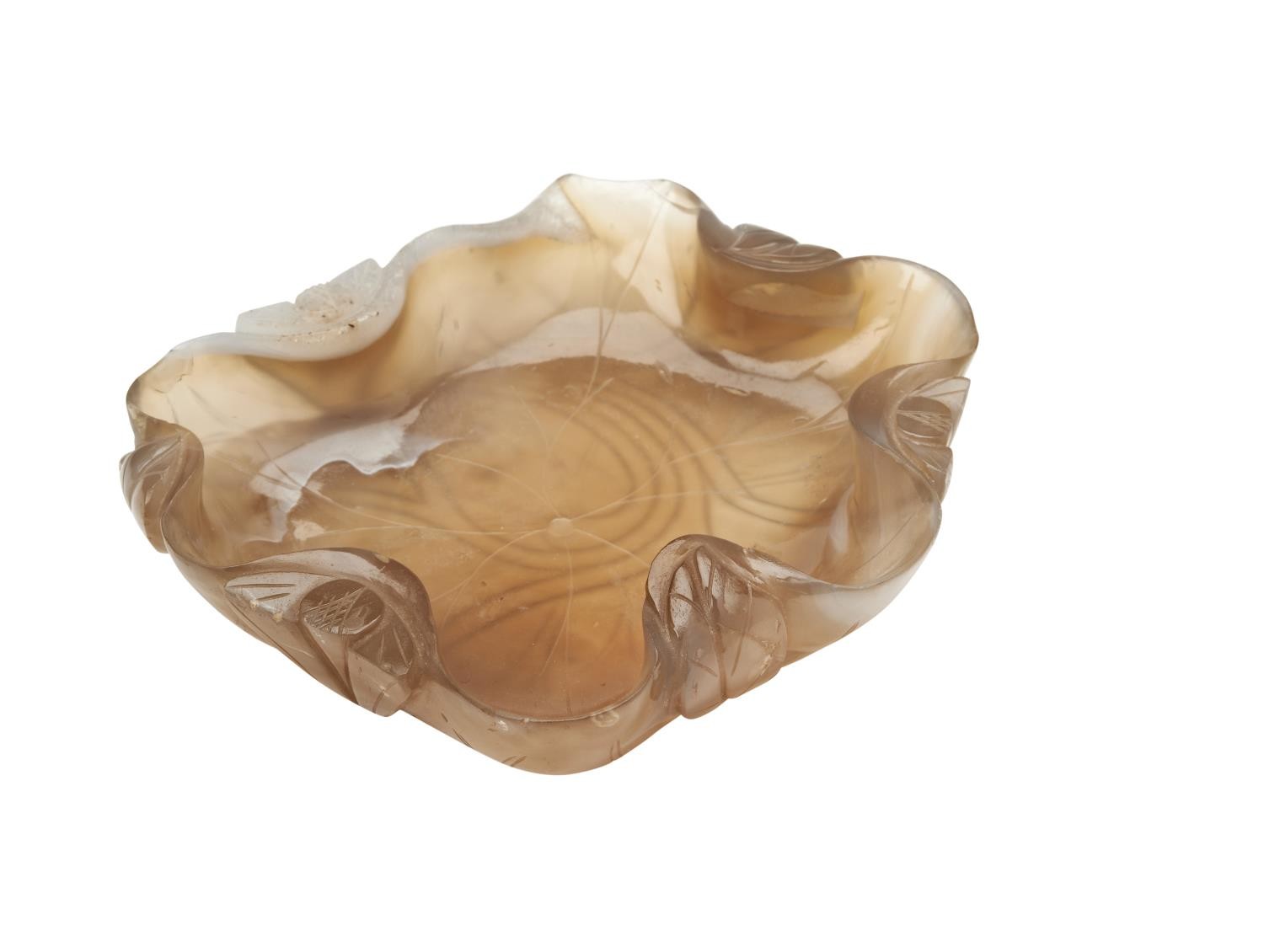 CARVED AGATE BRUSH WASHER QING DYNASTY, 19TH CENTURY realistically carved as a lily pad 15.5cm wide