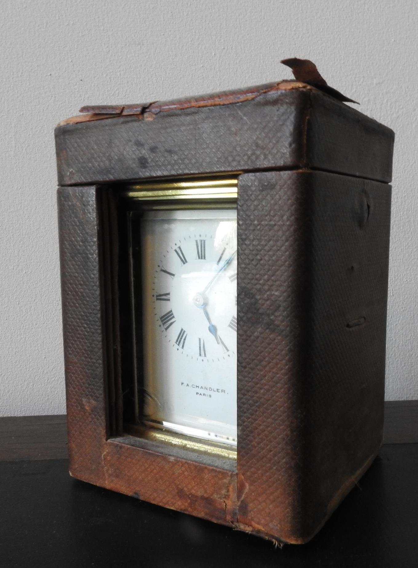 A FRENCH BRASS CARRIAGE CLOCK WITH CARRY CASE AND KEY, inscribed F.A Chandler, Paris, 15 cm high - Image 2 of 4