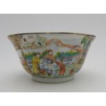 CHINESE EXPORT FAMILLE ROSE BOWL QINALONG PERIOD (1736-1798) the sides painted with figures in