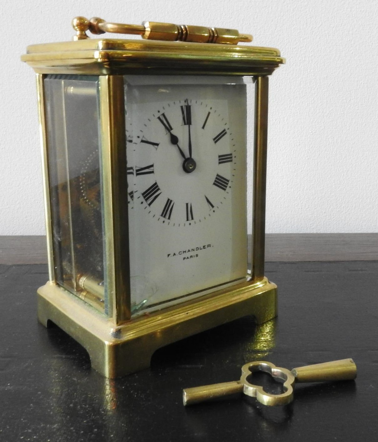 A FRENCH BRASS CARRIAGE CLOCK WITH CARRY CASE AND KEY, inscribed F.A Chandler, Paris, 15 cm high - Image 4 of 4