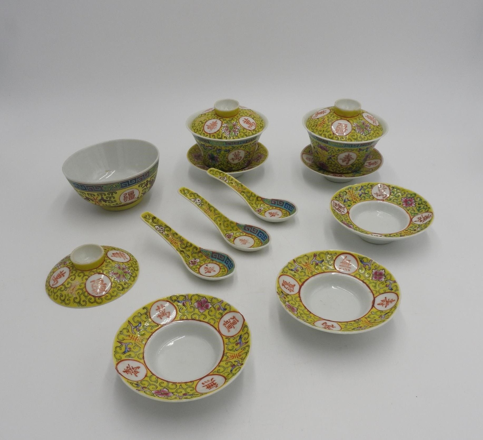 GROUP OF CHINESE FAMILLE ROSE WARES 20TH CENTURY (qty)