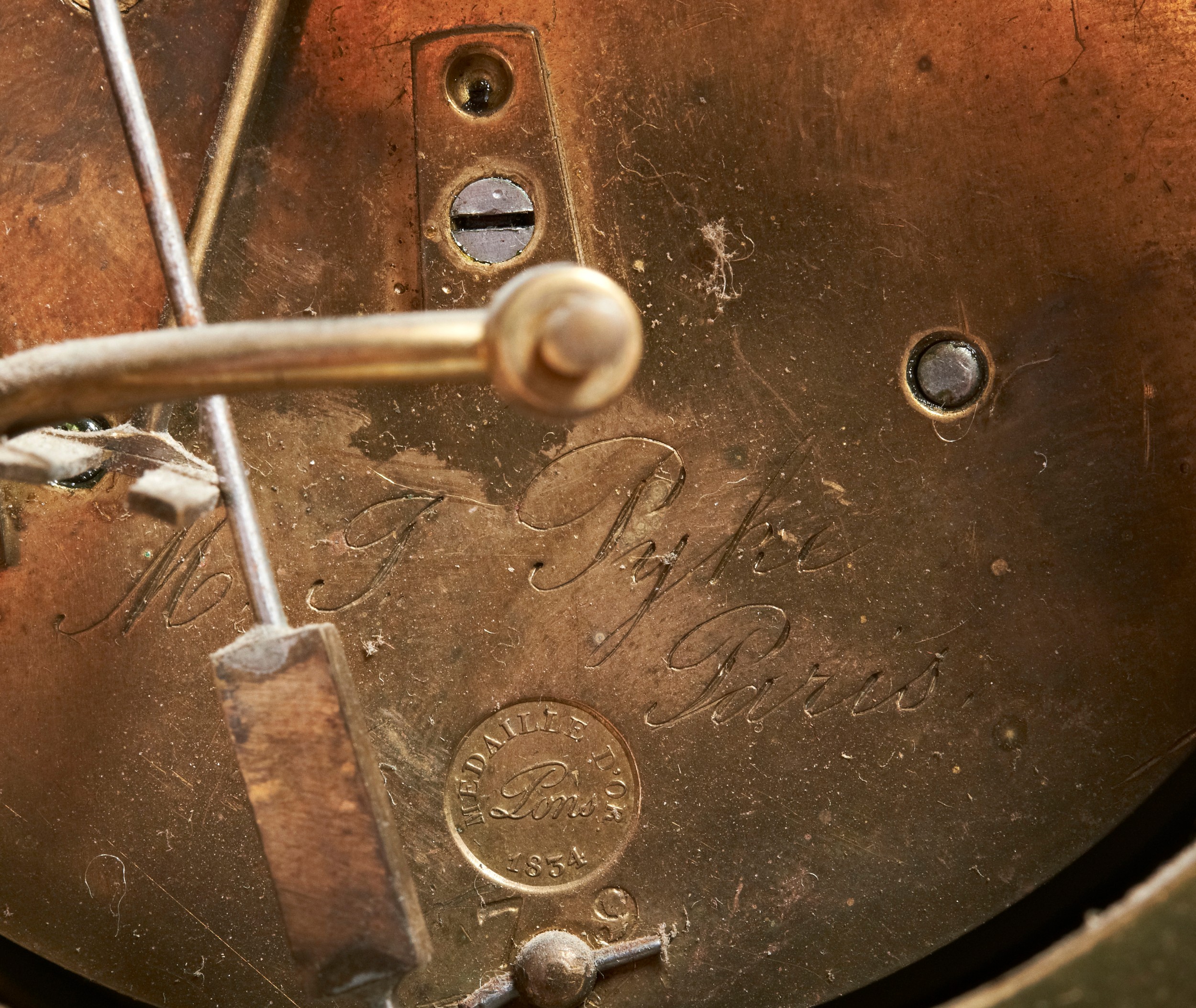 A FRENCH EARLY 19TH CENTURY ORNATE BRASS MANTEL CLOCK, the back plate of the movement stamped - Image 2 of 2