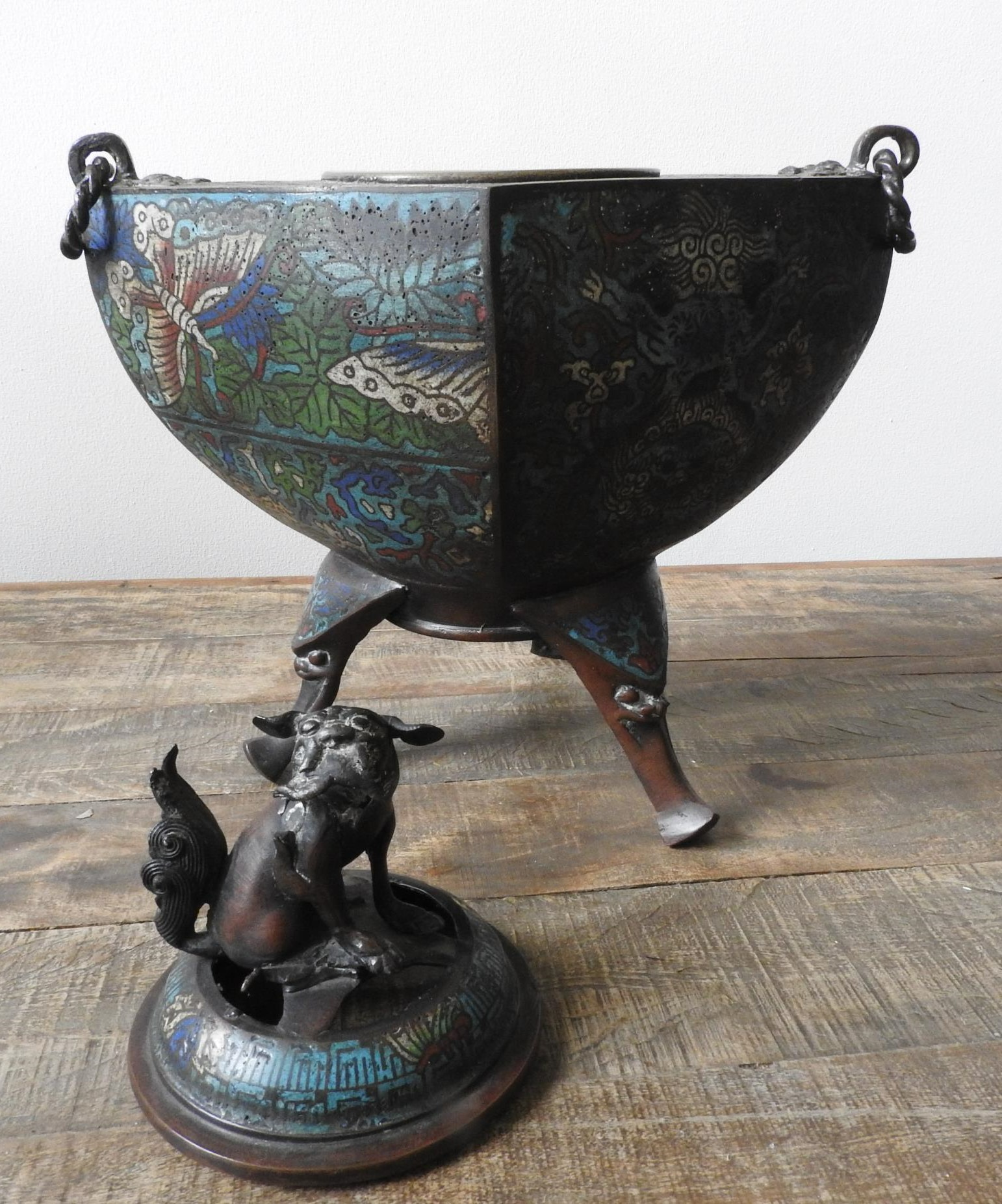 CHINESE CLOSINNE BRONZE TRIPOD CENSER AND COVER LATE QING DYNASTY the pierced cover surmounted by - Image 2 of 2