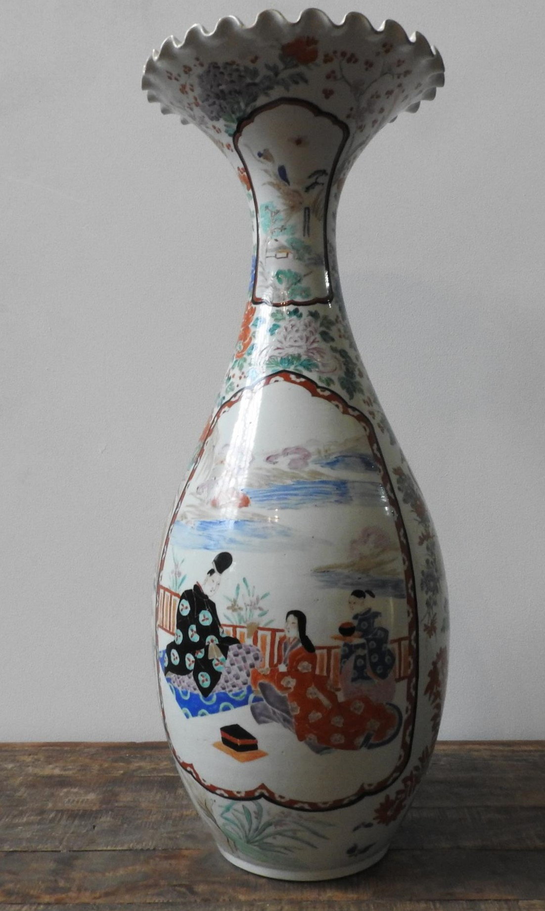 A LARGE 19TH CENTURY CHINESE PANEL DECORATED VASE WITH FLARED CRIMPED RIM, 71cm high - Image 4 of 5
