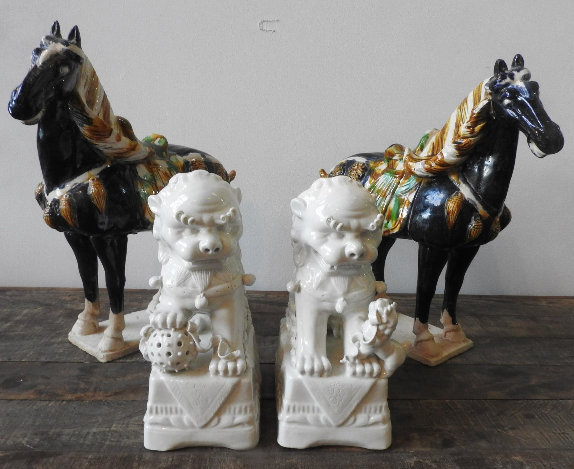 A PAIR OF BLANC DE CHINE LION FIGURES AND TWO TANG-STYLE HORSE FIGURES - Image 2 of 2