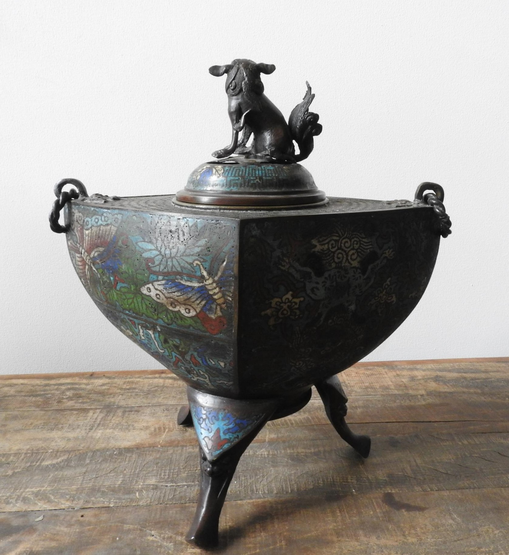 CHINESE CLOSINNE BRONZE TRIPOD CENSER AND COVER LATE QING DYNASTY the pierced cover surmounted by