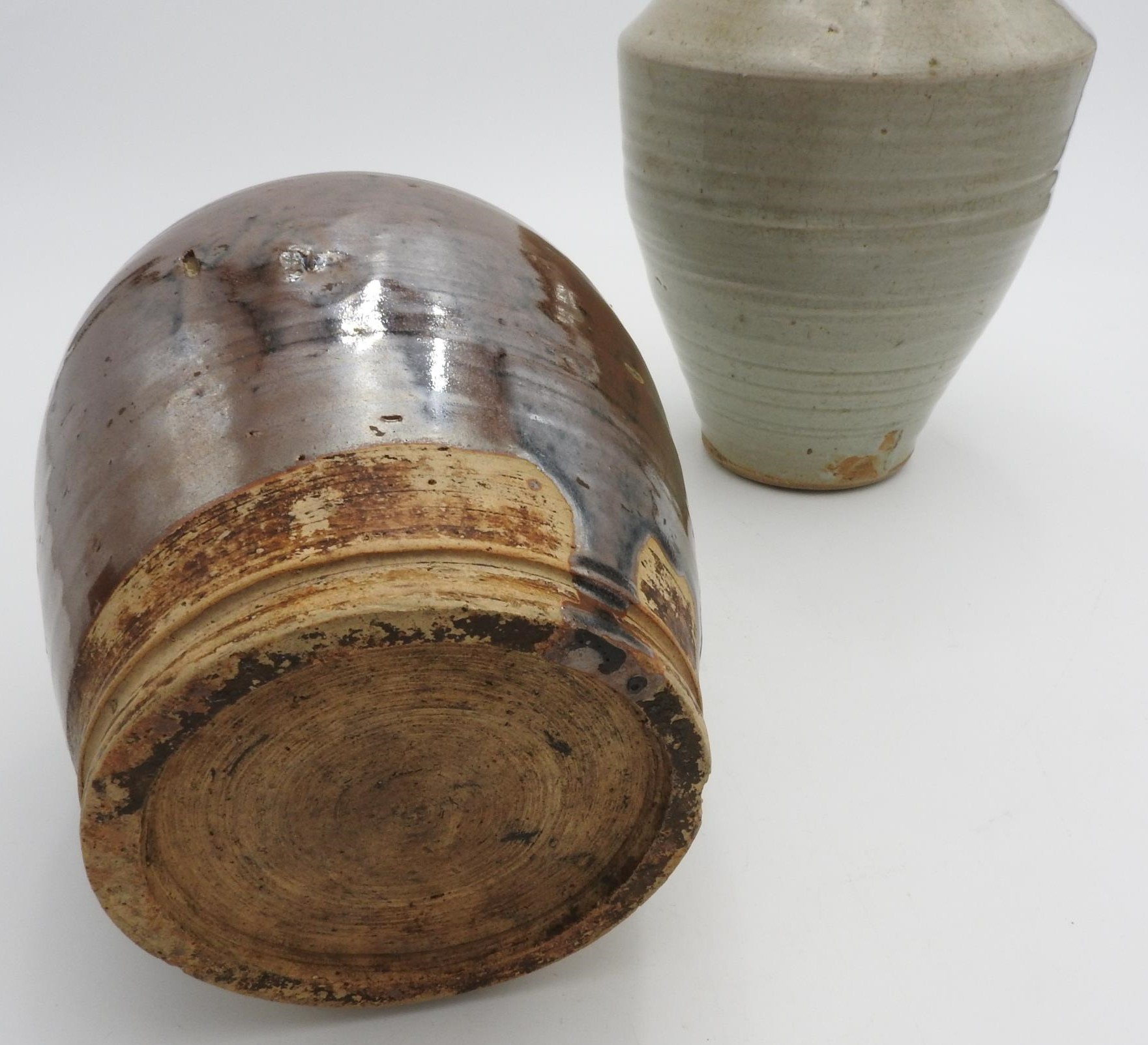 THREE CHINESE GLAZED POTTERY JARS SONG DYNASTY OR LATER 18cm, 20cm & 21cm high - Image 4 of 6