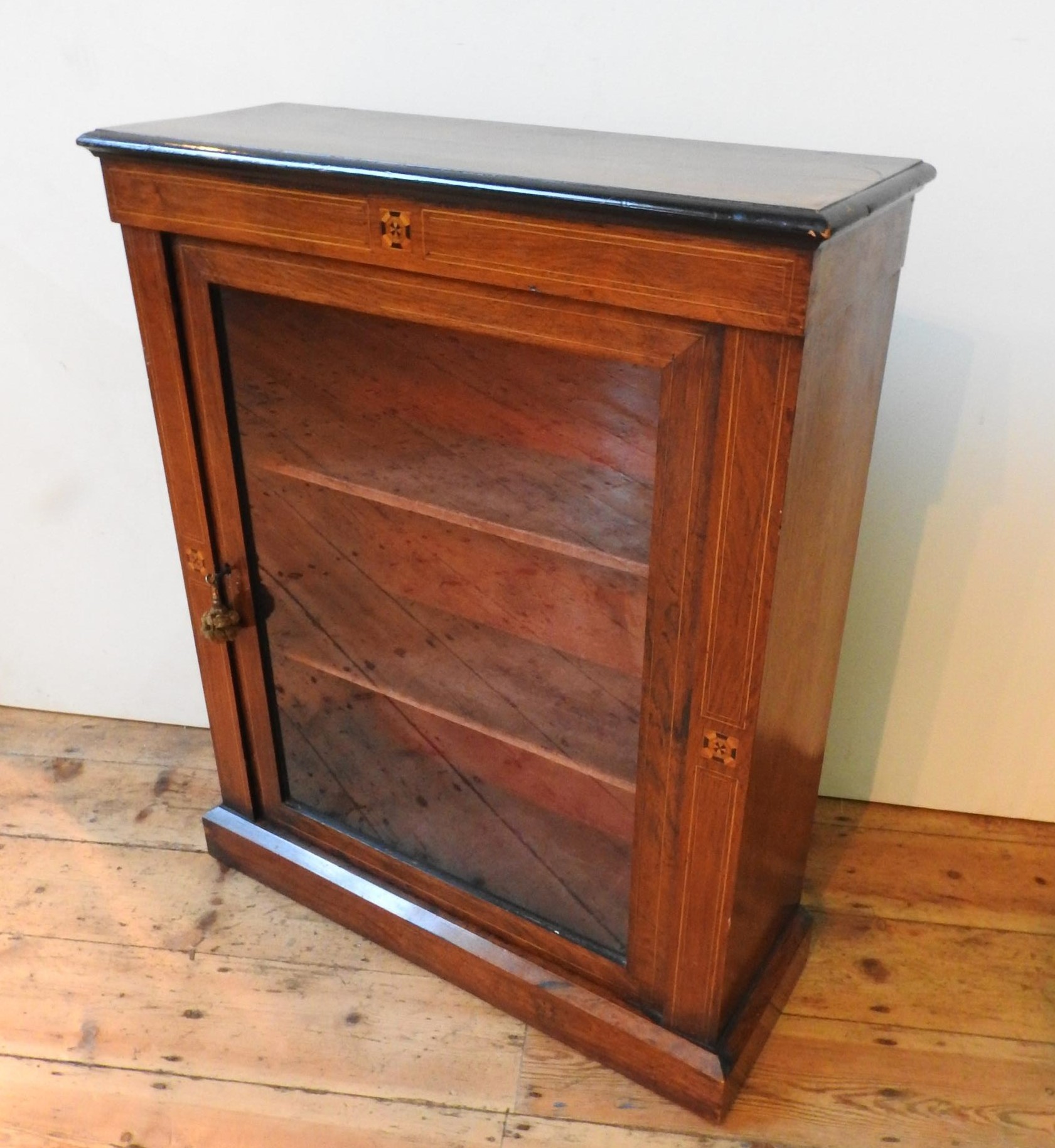 A LATE 19TH CENTURY  STRING INLAID ROSEWOOD GLAZED PIER CABINET, with two interior shelves, 110 x 86