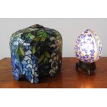 A CONTEMPORARY EGG SHAPED LAMP AND ART NOUVEAU STYLE LEADED LIGHT LAMP SHADE, the lamp with