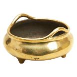 BRONZE TRIPOD CENSER XUANDE SIX CHARACTER MARK, 18TH / 19TH CENTURY compressed form with outswept