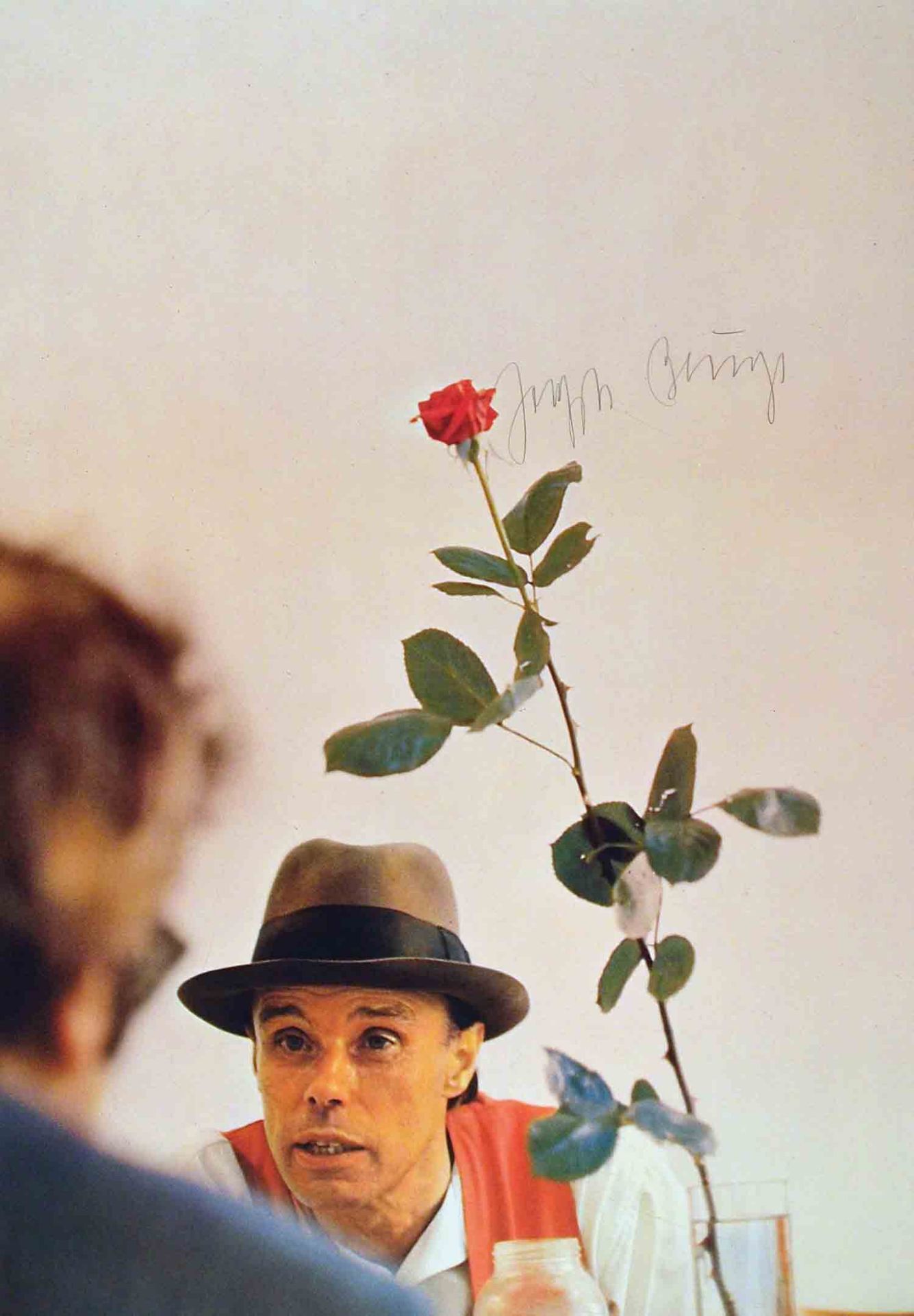 Joseph Beuys Krefeld 1921 - 1986 Düsseldorf Ohne die Rose tun wir’s nicht. Farboffset. 1972. 80 x