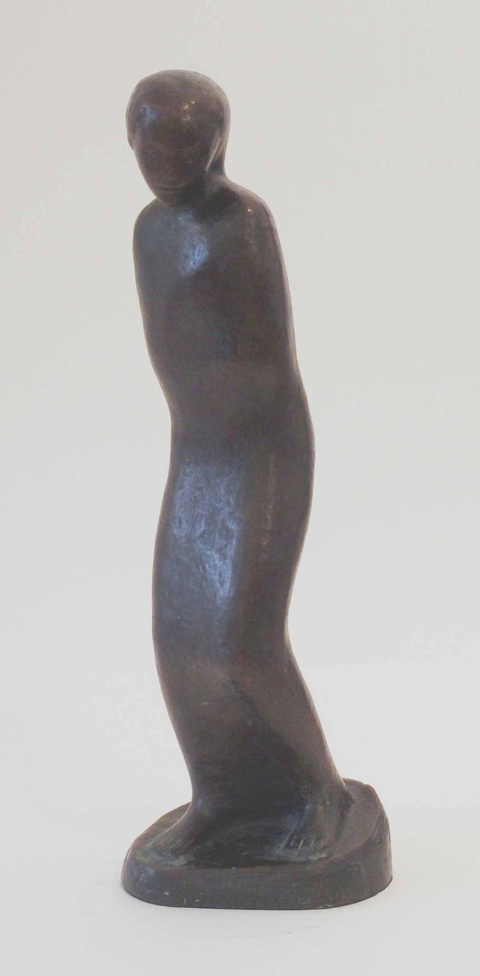 Joachim Berthold Eisenach 1917 - 1990 Oberaudorf Mädchen. Bronze. 1955. 47 x x 12 x 16 cm.