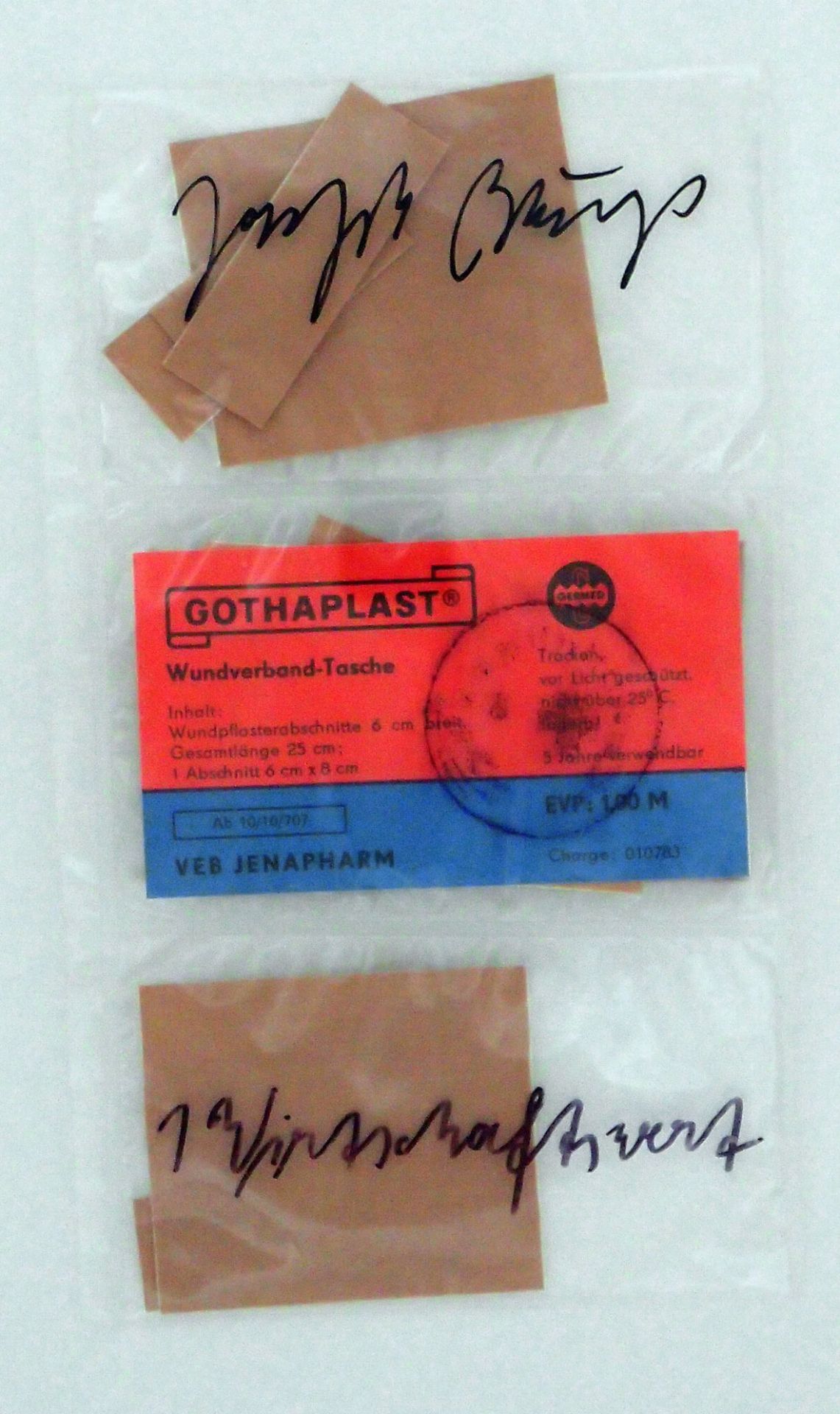 Joseph Beuys Krefeld 1921 - 1986 Düsseldorf Wirtschaftswert Gothaplast. Multiple: Wundpflaster in