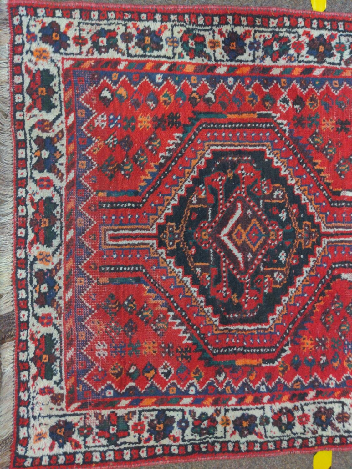 Persian Shiraz rug. W105cm L152cm  - Image 2 of 3