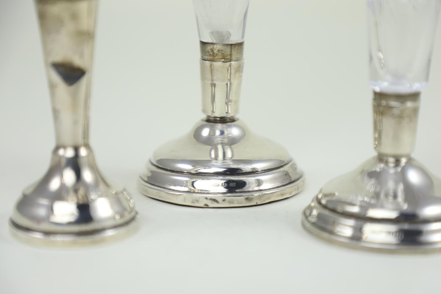 Two silver & glass vases, maker B & Co, Birmingham 1961, tallest 19cm high, glass stalks removable,  - Image 2 of 3