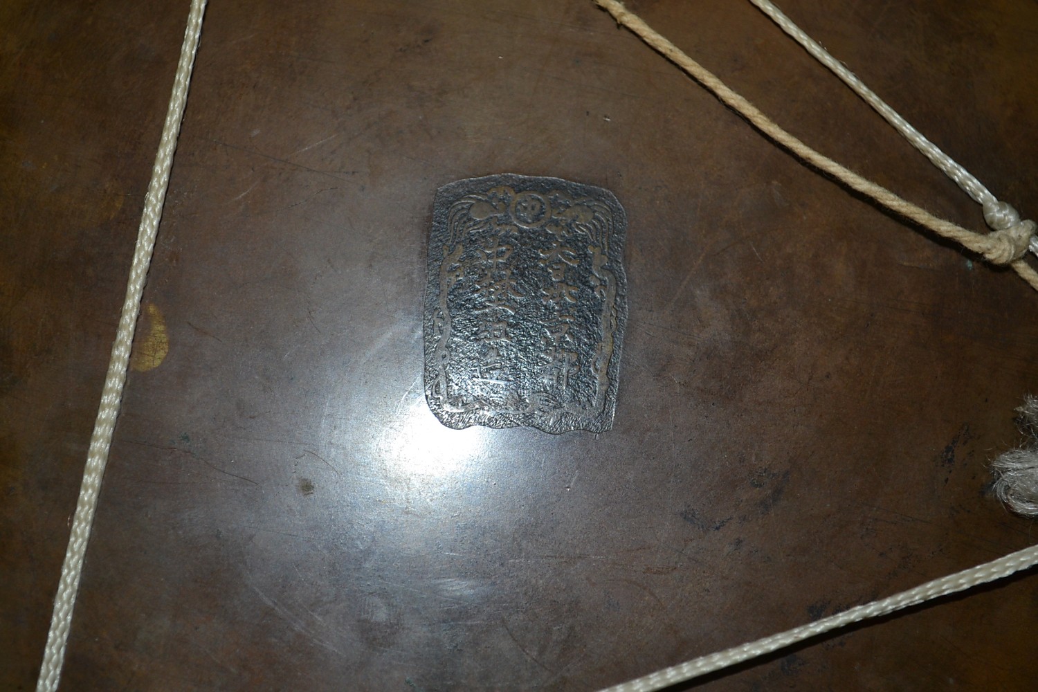 Japanese Meiji period decorative charger, seal marks to base, diameter 31cm - Image 6 of 7