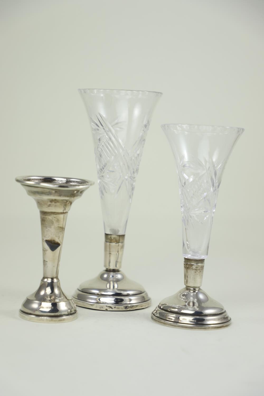 Two silver & glass vases, maker B & Co, Birmingham 1961, tallest 19cm high, glass stalks removable,  - Image 3 of 3