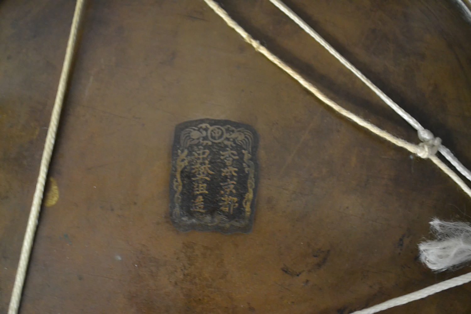 Japanese Meiji period decorative charger, seal marks to base, diameter 31cm - Image 5 of 7