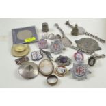 Two military tag bracelets, one marked silver, various badges, brooches & collectables