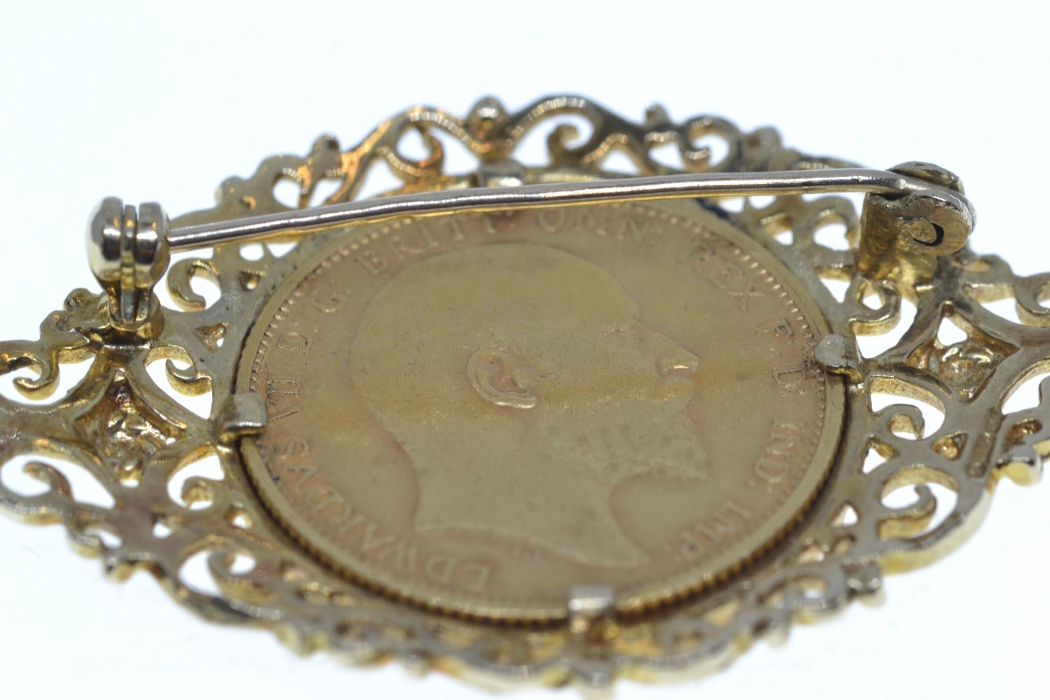 1905 Edward VII Sydney mint full sovereign in 9ct gold brooch mount, brooch width 47mm, gross weight - Image 3 of 3