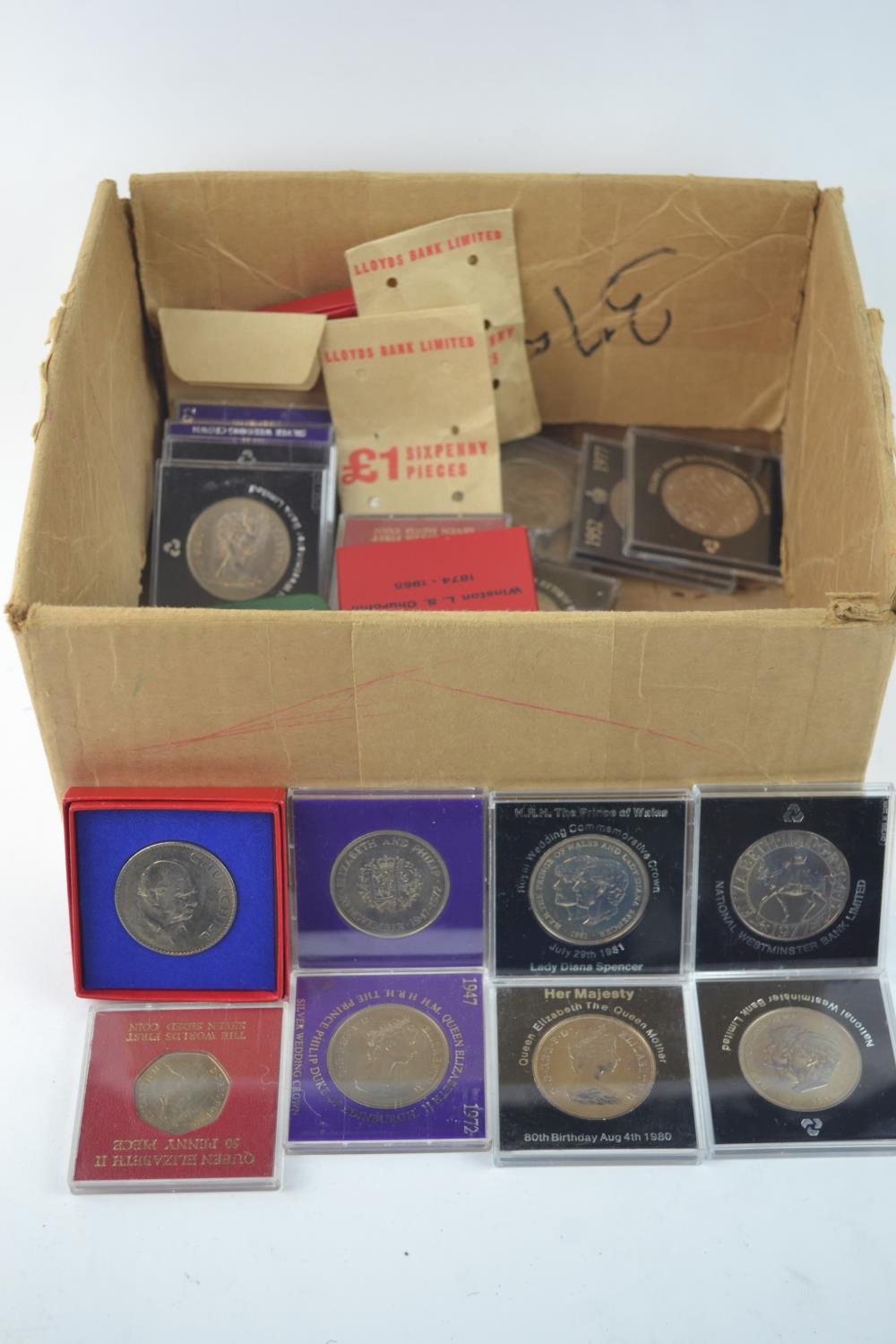 A collection of British coins, including commemorative crowns etc  - Image 2 of 5