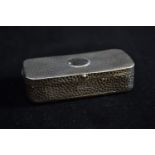 London silver hammered snuff box, 47.4g