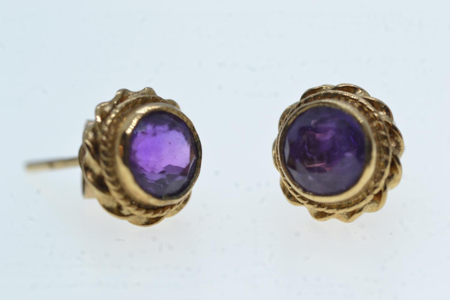 9ct gold & amethyst ring & earrings set, ring size P, gross weight 7.55 grams  - Image 2 of 7