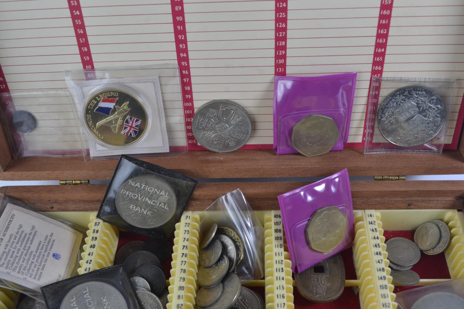 Slide box containing mostly British coins, including half crowns and commemorative  - Image 3 of 7