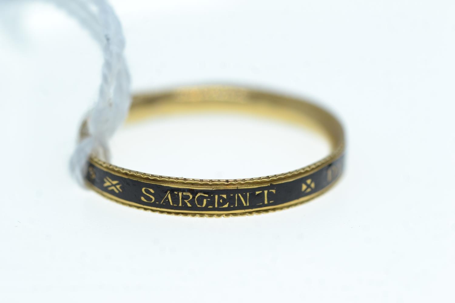 George III enamel memorial band ring, inscribed 'Thos Sargent DI 27 NOVR 1774 Æ 66', size X  - Image 4 of 5