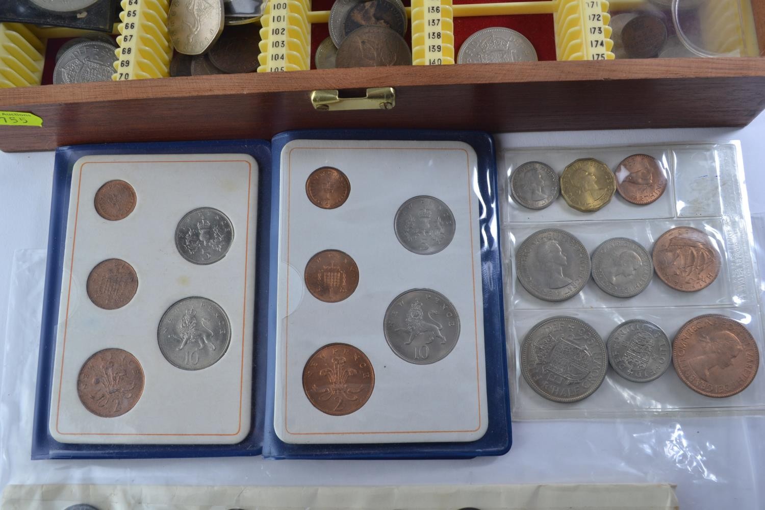 Slide box containing mostly British coins, including half crowns and commemorative  - Image 4 of 7