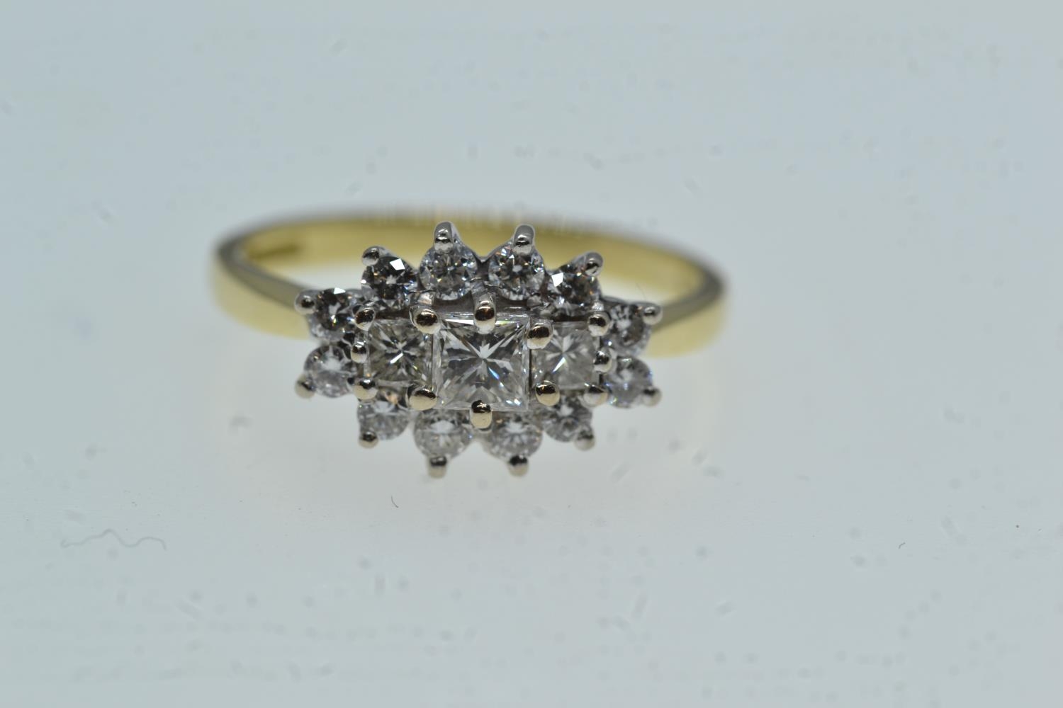 18ct gold & diamond cluster ring, size M, 3.36 grams 