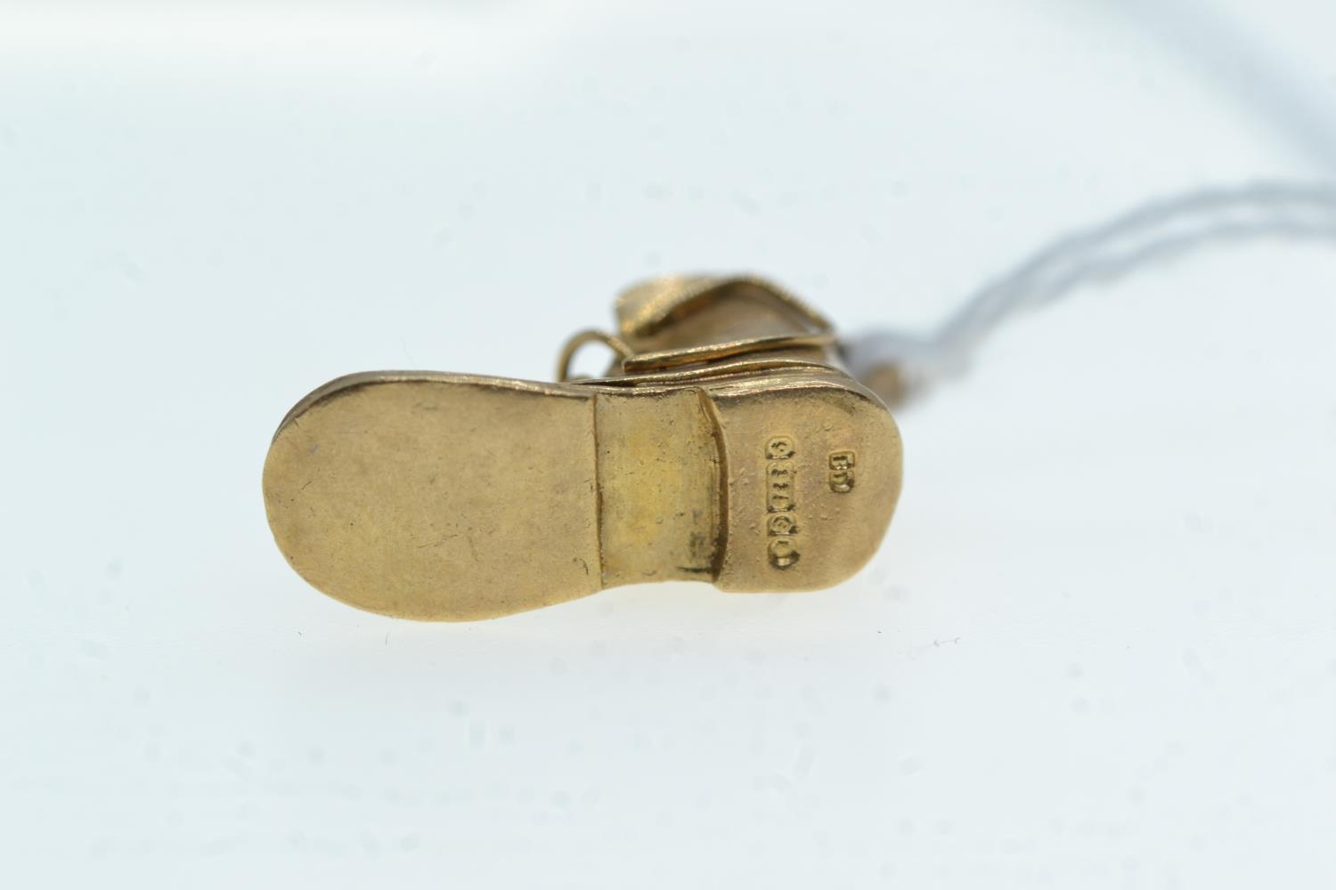 9ct gold old boot charm, 3 grams  - Image 3 of 3