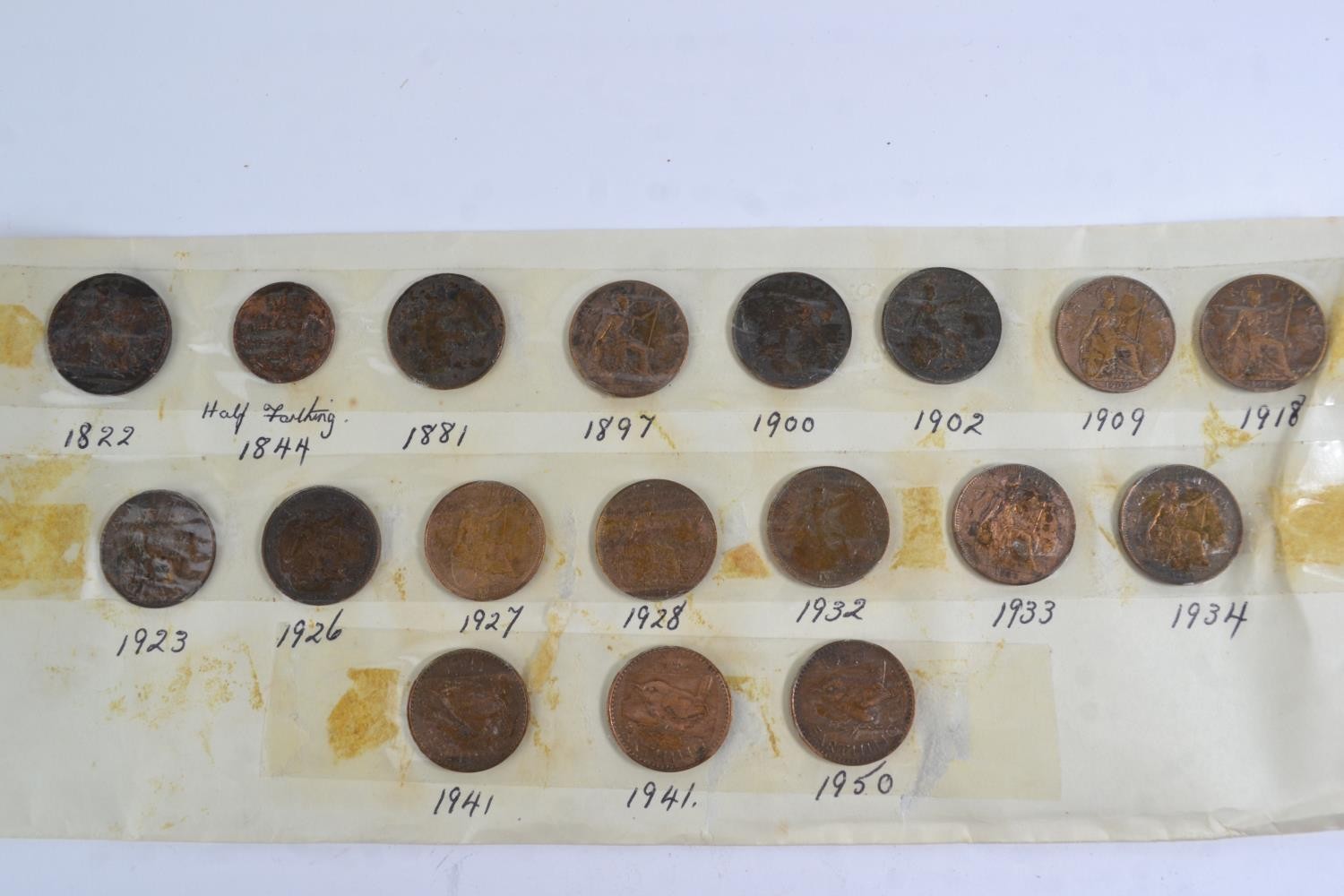 Slide box containing mostly British coins, including half crowns and commemorative  - Image 5 of 7