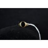 9ct gold &amp; onyx ring, size J, 2.13 grams