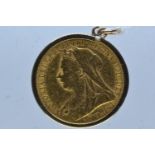 1900 Victoria (Old Head) Perth mint full sovereign in 9ct gold mount, gross weight 9.2 grams