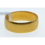 22ct gold band ring, size Q, 4.45 grams