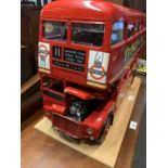 Built Hachette Routemaster bus, Scale 1:12, based on the original RM857 from 1966