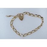 9ct gold bracelet with heart clasp, 10.6 grams