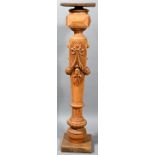 Blumensäule, um 1920Eiche, gedrechselt und geschnitzt, 137,5 x 30 x 30 cm Flower column, aro