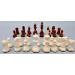Satz Schachfiguren, 1. H. 20. Jh.Elfenbein. Drechsel-und Schnitzfiguren-Satz, eine Partie bra