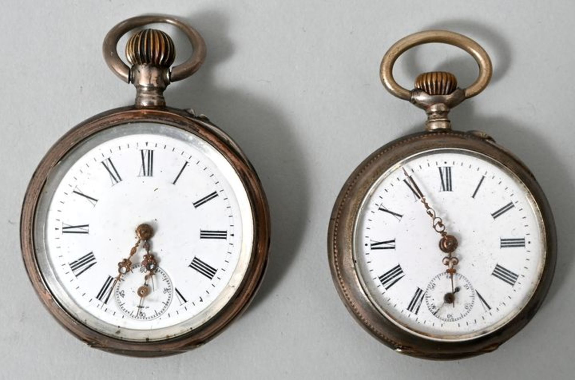 Zwei silberne Taschenuhren, ca. 1890-1900a) Gehäuse Silber 800, Rückdeckel guillochiert, gr
