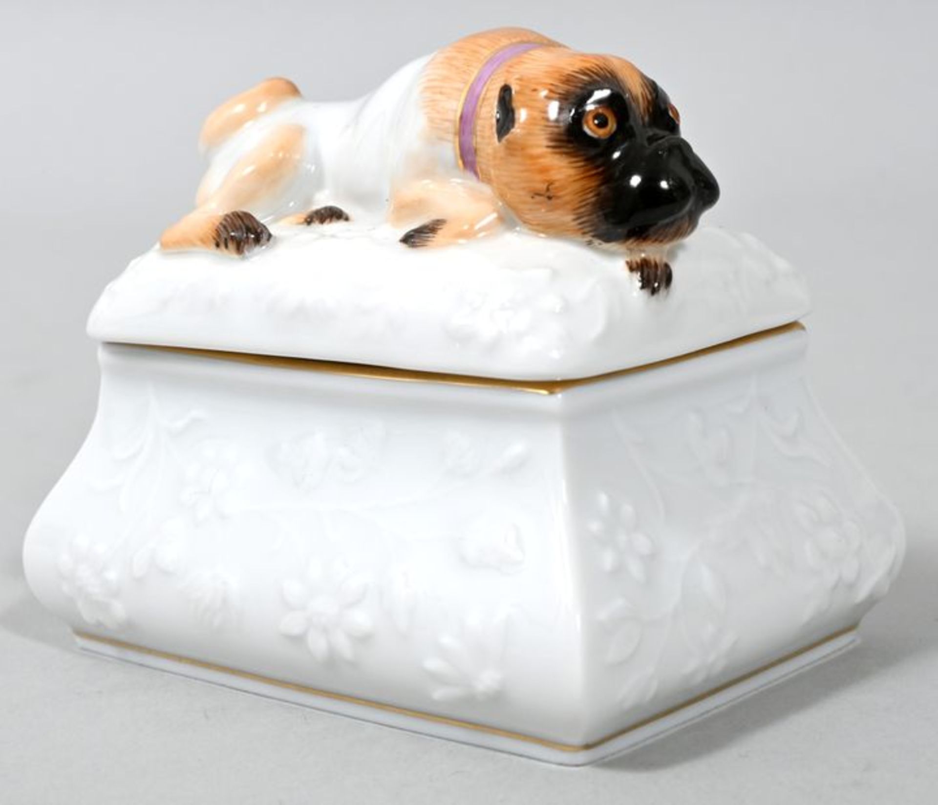 Deckeldose mit Mops, Meissen, 2005-2006Limitierte Meissen-Club-Edition. Porzellan, Deckelfig - Bild 2 aus 2