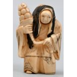 Netsuke mit zwei Gesichtern, JapanElfenbein, hergestellt vor 1945. Gesicht beweglich, zwei Ge