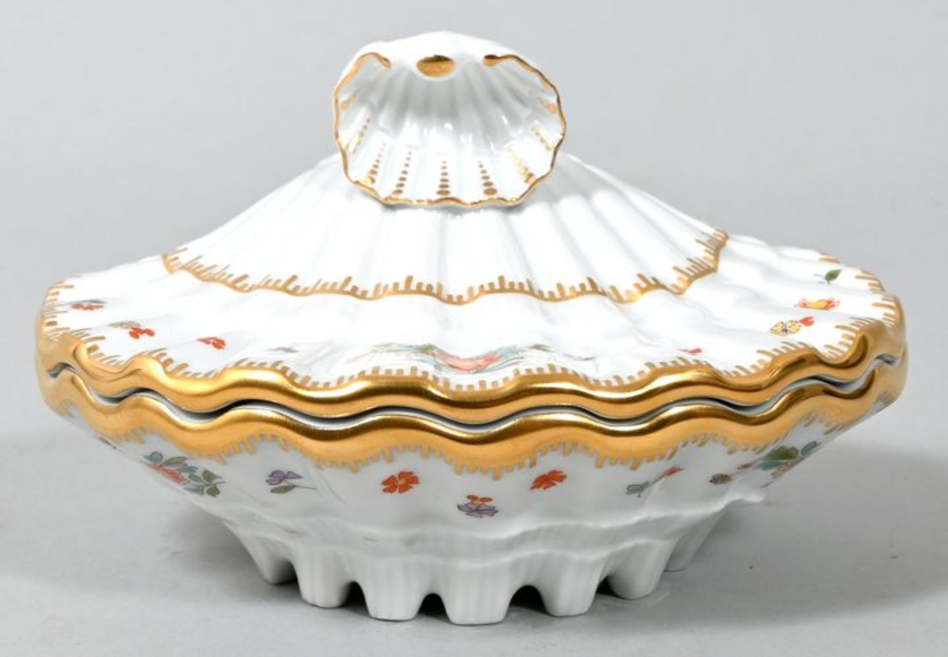 Deckeldose in Muschelform, Meissen, 2003-2004Meissen-Club-Edition. Porzellan, Form aus dem Sc