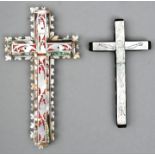 Zwei KruzifixePerlmutt, Holz (1) Kruzifix mit ornamentalen Muster, teilweise koloriert, leich