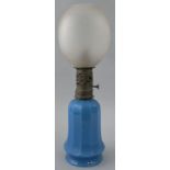 Tischlampe, in Teilen Mitte 19. Jh.Petroleumlampe, umgebaut & elektrifiziert. Fuß blaues opa