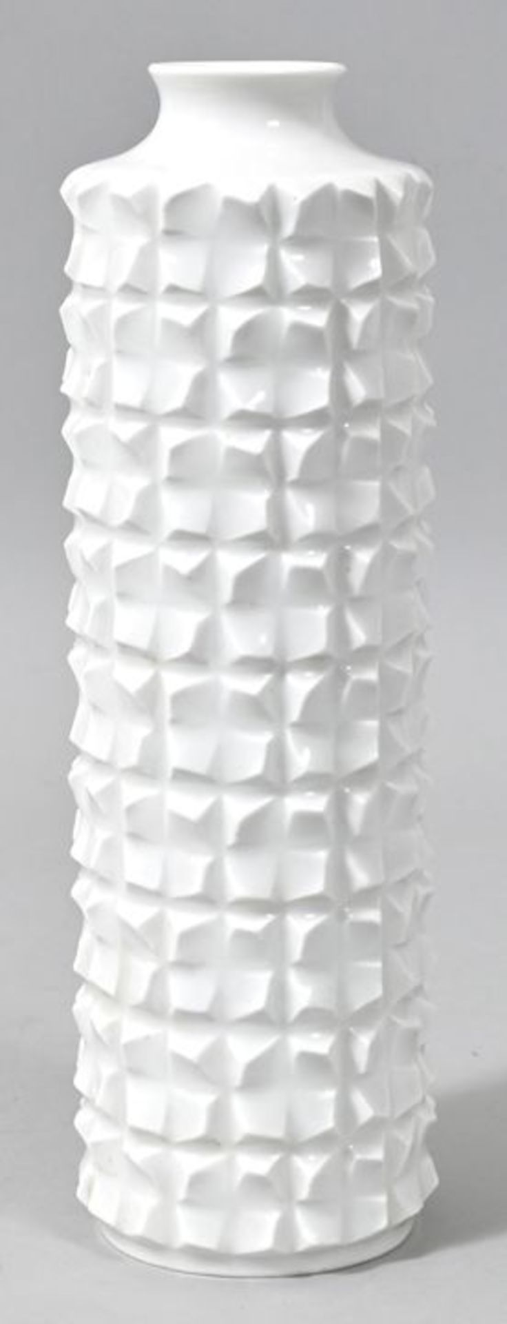 Vase, Meissen, 1960er JahreModell L. Zepner. Porzellan, weiß, Reliefstruktur. Wandung min. b