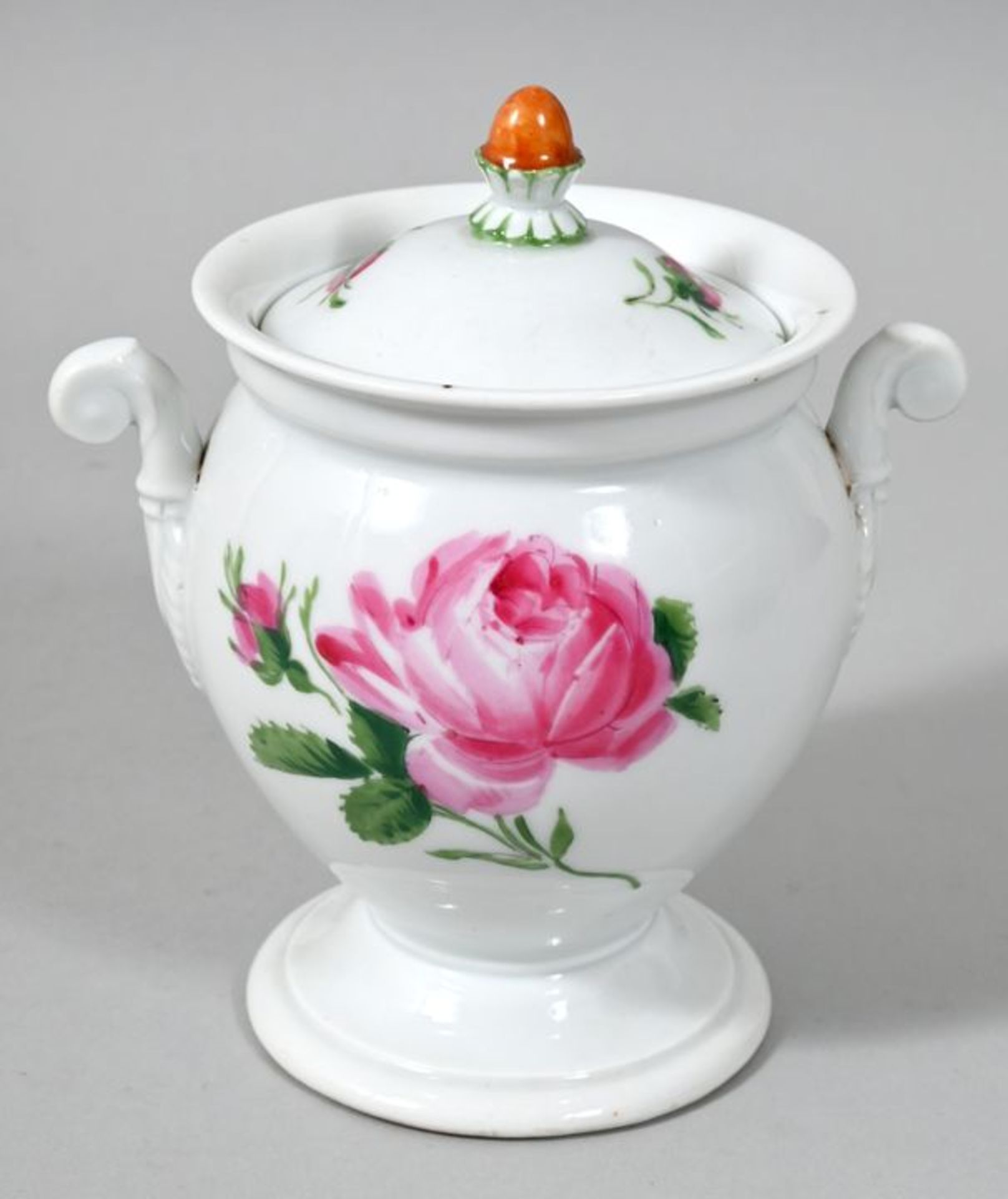 Zuckerdose, Meissen, um 1830/40Porzellan, Form aus dem Service Schlangenhenkel mit abgesetzte